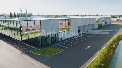 Entrepôt à louer à Neuville-en-Ferrain accès direct autoroute A22 sécurisé - Offre immobilière - Arthur Loyd