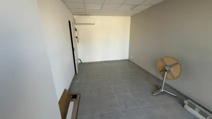 Locaux d activité à louer à Valence avec bureaux rénovés et accès sécurisé - Offre immobilière - Arthur Loyd