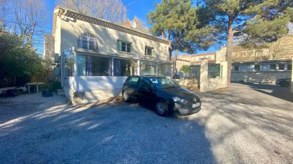 Bâtiment de bureaux de 185m² à vendre avec parking centre ville de Salon de Provence - Offre immobilière - Arthur Loyd