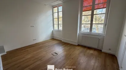 Location bureaux lumineux individuels Lyon coeur Croix-Rousse proche métro - Offre immobilière - Arthur Loyd