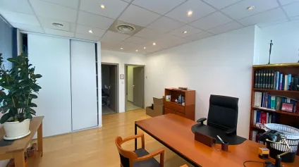 <br />Bureaux à vendre - 233.67m² - Quartier La Pallice - Accessibilité et stationnement privatifs<br /> - Offre immobilière - Arthur Loyd