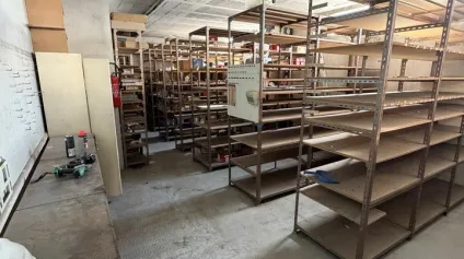 A vendre un local de type entrepôt - atelier - Tournon sur Rhône - Offre immobilière - Arthur Loyd