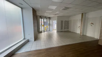 A LOUER A VENDRE - LOCAL COMMERCIAL LAMBEZELLEC ANGLE DE RUE - Offre immobilière - Arthur Loyd