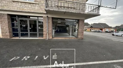 A LOUER Local Commercial de 100m2 à Brive-Parking-Forte Visibilité - Offre immobilière - Arthur Loyd
