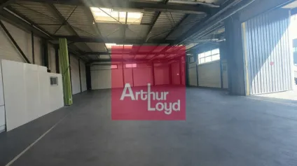 CLERMONT-FERRAND A LOUER LOCAL ACTIVITE 1400 M² - BATIMENT INDEPENDANT - PARCELLE 2770 M² - Offre immobilière - Arthur Loyd