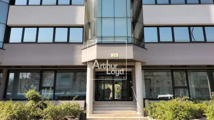 BUREAUX A LOUER 710 M² DISPONIBLES GRENOBLE AVEC PARKING - Offre immobilière - Arthur Loyd