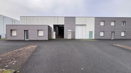 Locaux d'activité à louer à Sainte-Luce-sur-Loire avec deux bâtiments et parkings - Offre immobilière - Arthur Loyd