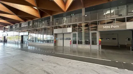 Local d’activité à louer à Rezé sécurisé avec quai poids lourds - Offre immobilière - Arthur Loyd