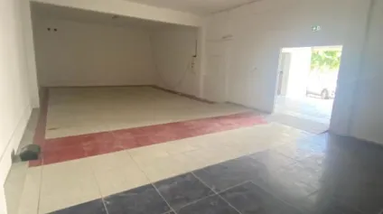 LOCAL COMMERCIAL 206 M2 - Offre immobilière - Arthur Loyd