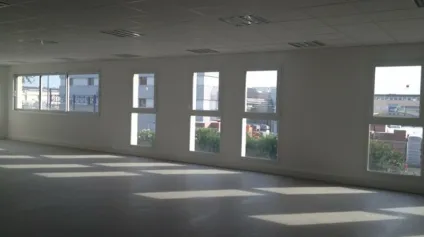 Bureaux à louer à Avignon dans la zone de Fontcouverte, open space lumineux - Offre immobilière - Arthur Loyd