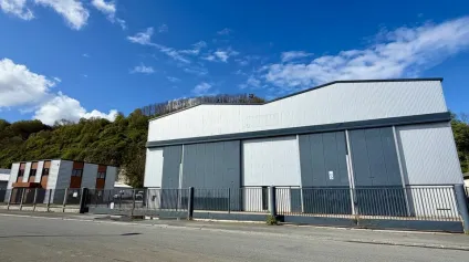 A LOUER - LOCAUX D'ACTIVITÉS 1870 m2 + 4 PONTS 10T + TERRE PLEIN BÉTON 2 000 m2<br /> - Offre immobilière - Arthur Loyd