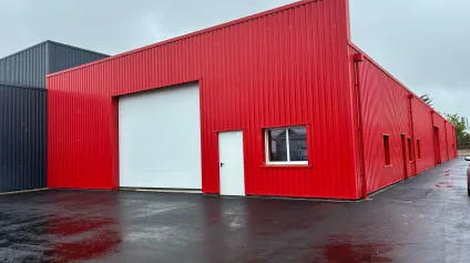 Entrepôt à louer à Saint-Nazaire 742 m2 avec stockage extérieur clos - Offre immobilière - Arthur Loyd