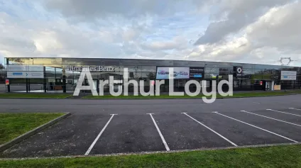 <br />Local commercial Mondeville 3 300 m²<br /> - Offre immobilière - Arthur Loyd