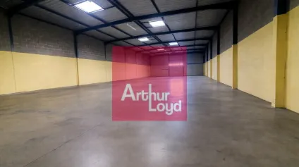 CLERMONT-FERRAND ZONE DES GRAVANCHES A VENDRE LOCAL ACTIVITE 900 M² - Offre immobilière - Arthur Loyd