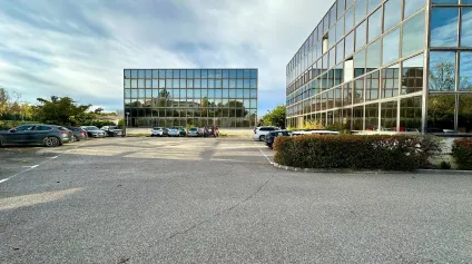 BUREAUX CLOISONNÉS À LOUER AVEC PARKING PRIVATIFS - Offre immobilière - Arthur Loyd