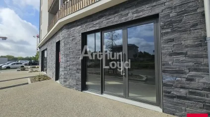 AVRILLE LOCAL COMMERCIAL DE 83 M² A VENDRE - Offre immobilière - Arthur Loyd