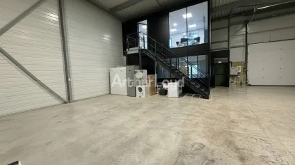 A louer - Local d'activité de 225m2 avec bureau secteur Croix Blandin - Offre immobilière - Arthur Loyd