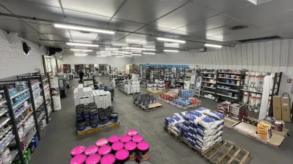 A LOUER - SHOW-ROOM & ENTREPÔT - 1 000 m2 - Offre immobilière - Arthur Loyd