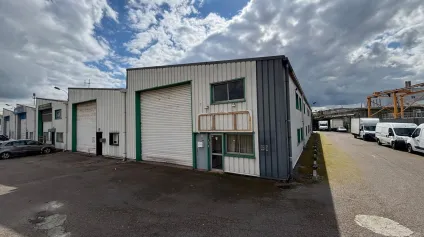 Locaux d'activité à louer à LE PETIT QUEVILLY 76140 - Offre immobilière - Arthur Loyd