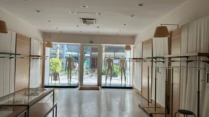 A LOUER - 90 M2 - CENTRE-VILLE- ST NAZAIRE - LOCAL COMMERCIAL - - Offre immobilière - Arthur Loyd