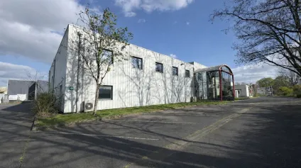 À louer - Bâtiment mixte bureaux / activités 1 592 m² à Saint-Cyr-en-Val (Parc de la Saussaye) - Offre immobilière - Arthur Loyd