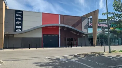 Local commercial à louer à Sorgues dans zone dynamique Avignon Nord - Offre immobilière - Arthur Loyd