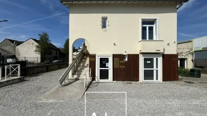 A LOUER Local Professionnel de 12 m2 -Brive-Parking - Offre immobilière - Arthur Loyd