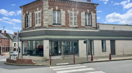 A VENDRE IMMEUBLE MIXTE 208 M2 SAINT JUST EN CHAUSSÉE - Offre immobilière - Arthur Loyd