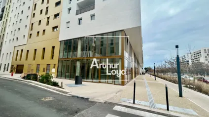 Locaux commerciaux indépendants à louer - Port Marianne - Vitrines & visibilité - Equipement maison/meubles/lifestyle - Offre immobilière - Arthur Loyd