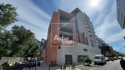 LOCAUX AVEC MEZZANINE BUREAUX OU ACTIVITE A VENDRE PRESQU'ILE GRENOBLE - Offre immobilière - Arthur Loyd