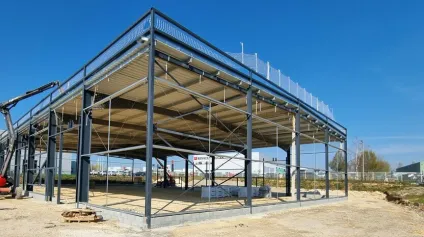 GRAND POITIERS - RARE- Z.I REPUBLIQUE III - A VENDRE LOCAL D'ACTIVITE DE 1200M² IDEAL PROMOTEUR INVESTISSEUR - Offre immobilière - Arthur Loyd