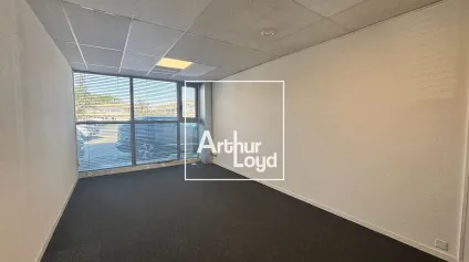 Bureaux à louer - 25 M2 - RDC - en Ville Active<br />Parking sur site - Offre immobilière - Arthur Loyd