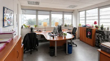 Location bureaux rénovés 374 m² Bordeaux Meriadeck accès tram immédiat - Offre immobilière - Arthur Loyd