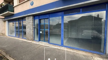 A LOUER Local commercial 60m2 à Brive-Parking-Axe passant - Offre immobilière - Arthur Loyd
