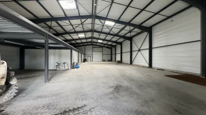 TOURS EST SUBLAINES BATIMENT D'ACTIVITES DE 625 M² ET TERRAIN DE 2 520 M² - Offre immobilière - Arthur Loyd
