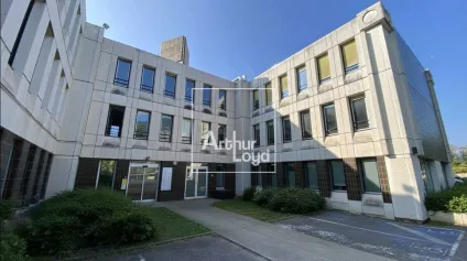 Bureau à louer Meylan accès PMR et parking au sein de L'Horloge - Offre immobilière - Arthur Loyd