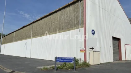 Entrepôt composé de deux halls à vendre ou à louer - Offre immobilière - Arthur Loyd