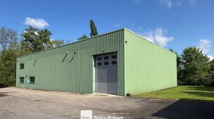 Bâtiment d’activité indépendant à vendre à Fleurieu-sur-Saône accès poids lourds - Offre immobilière - Arthur Loyd