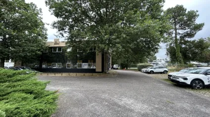 Bureaux à louer avec parkings dans un environnement calme à Pessac - Offre immobilière - Arthur Loyd