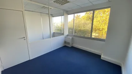 Bureaux à louer Mérignac Parc Kennedy - parkings - Offre immobilière - Arthur Loyd