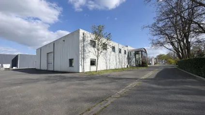 À louer - Bâtiment mixte bureaux / activités 1 592 m² à Saint-Cyr-en-Val (Parc de la Saussaye) - Offre immobilière - Arthur Loyd