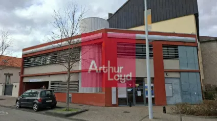 LOCAL COMMERCIAL 261 M² A LOUER CLERMONT-FERRAND AXE PASSANT - Offre immobilière - Arthur Loyd