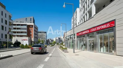 MEYTHET CENTRE  LOCAL COMMERCIAL NEUF 77 m² - Offre immobilière - Arthur Loyd