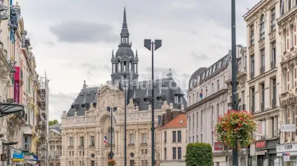 Location avec Cession de droit au bail<br />Hyper centre Roubaix - vitrine exceptionnelle sur flux majeur, local rénové 190 m². RDC PMR - Offre immobilière - Arthur Loyd
