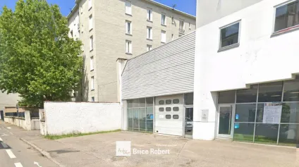 Bureaux à vendre avec entrepôt et parking Lyon 9ème proche axes routiers - Offre immobilière - Arthur Loyd