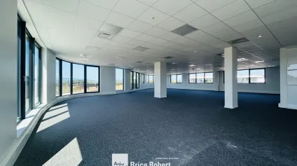 Bureaux à vendre ou à louer à Dardilly dans immeuble haut de gamme avec certification HQE - Offre immobilière - Arthur Loyd
