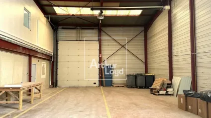 Local d'activité - Parking fermé - Offre immobilière - Arthur Loyd
