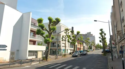 Local commercial à vendre à Nantes avec mezzanine et excellente visibilité - Offre immobilière - Arthur Loyd