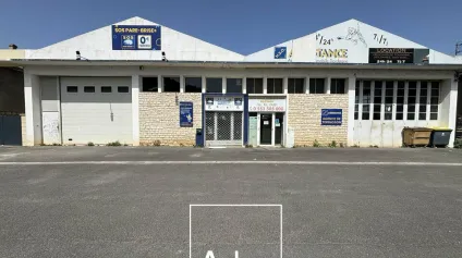 A LOUER Local d'activité 1000 m2 à Terrasson-axe passant-parking - Offre immobilière - Arthur Loyd