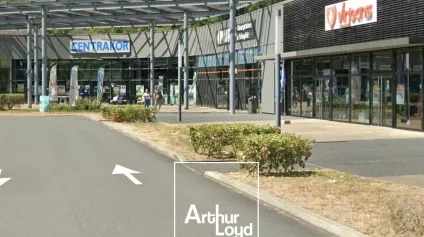 Local commercial rénové  775 m²  Grande Visibilité  ZAC du Moulin - Offre immobilière - Arthur Loyd